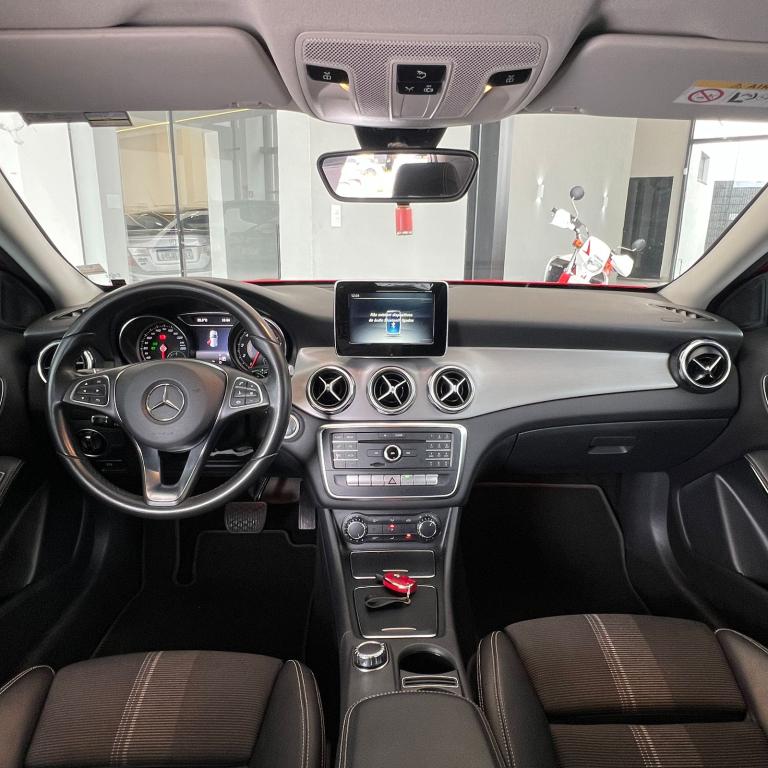 MERCEDES-BENZ GLA 200 - Foto