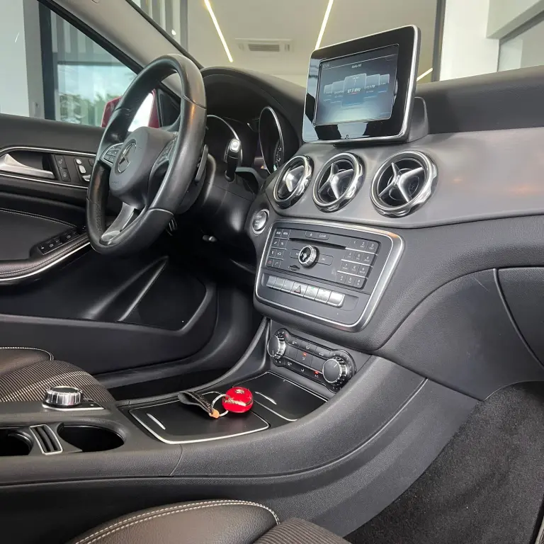 MERCEDES-BENZ GLA 200 - Foto