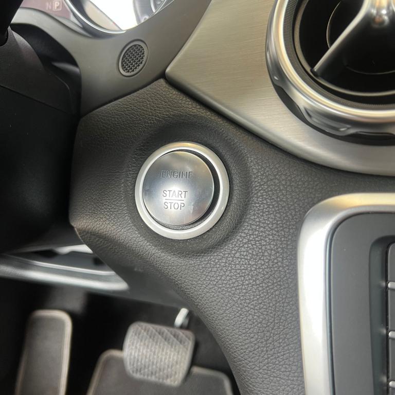 MERCEDES-BENZ GLA 200 - Foto