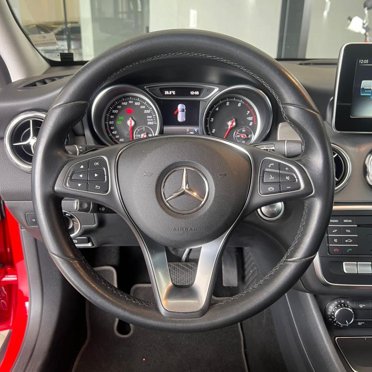 MERCEDES-BENZ GLA 200 - Foto