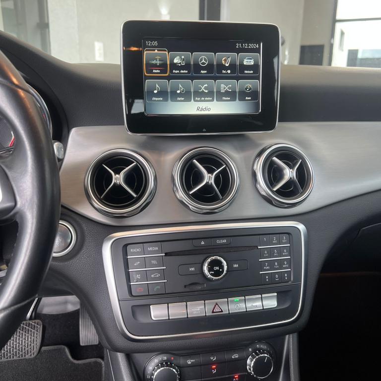 MERCEDES-BENZ GLA 200 - Foto