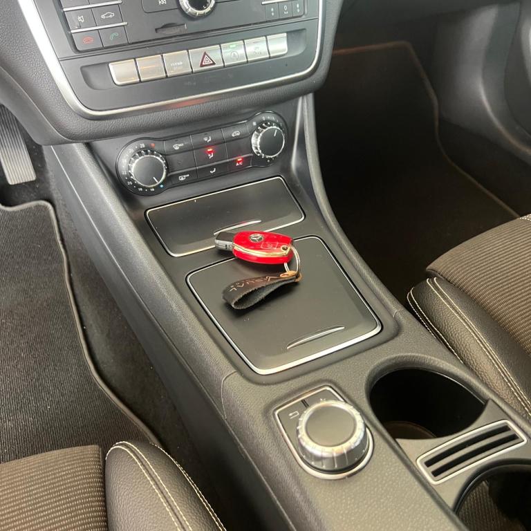 MERCEDES-BENZ GLA 200 - Foto