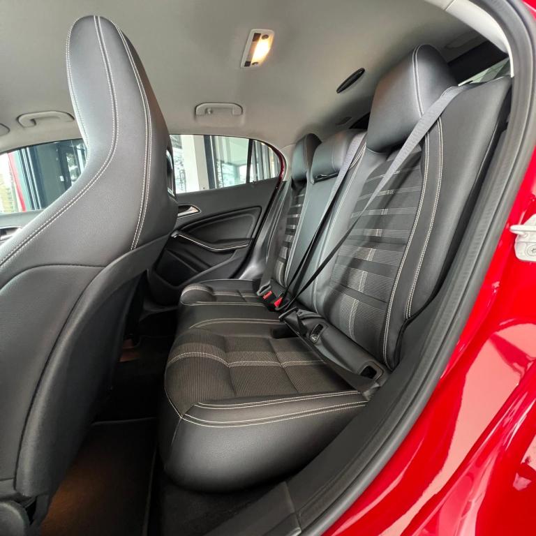 MERCEDES-BENZ GLA 200 - Foto