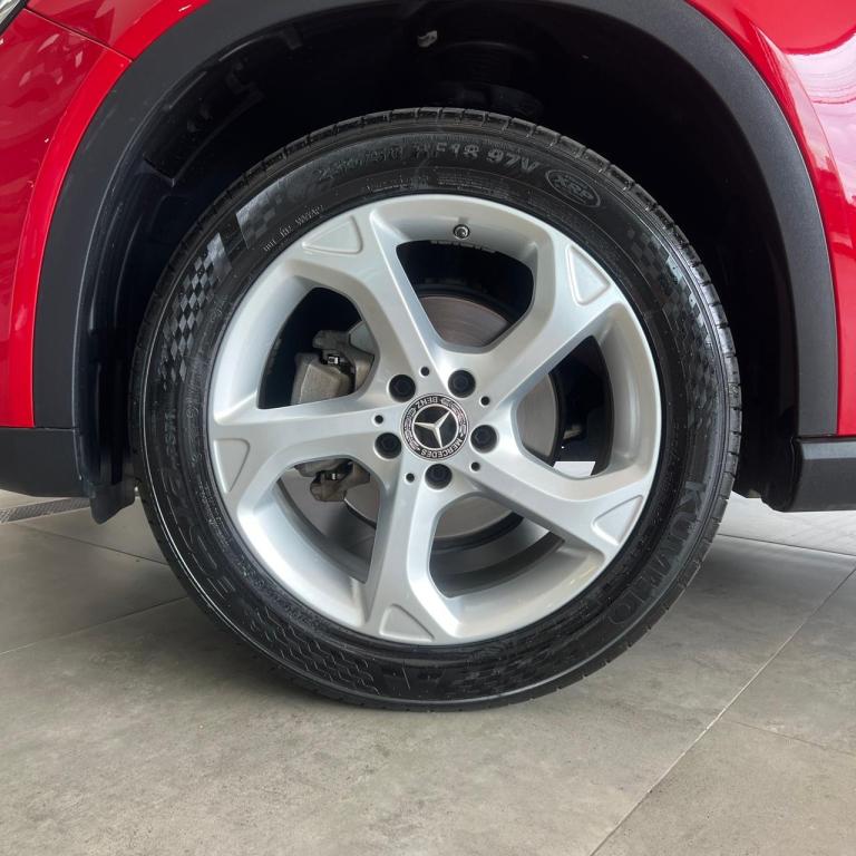 MERCEDES-BENZ GLA 200 - Foto