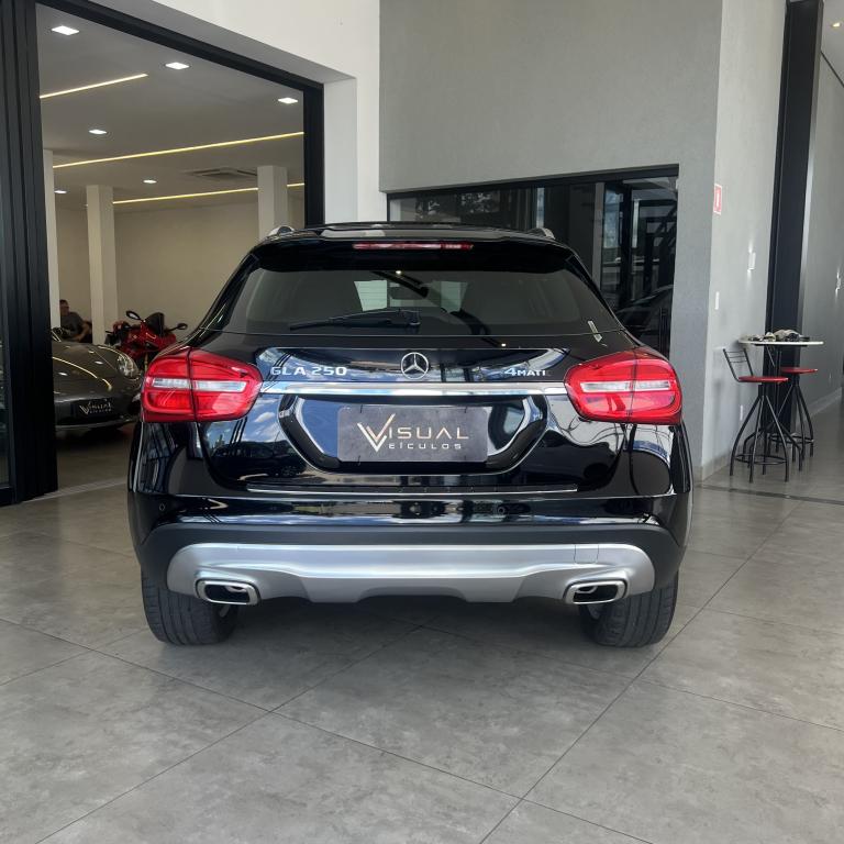 MERCEDES-BENZ GLA 250 - Foto