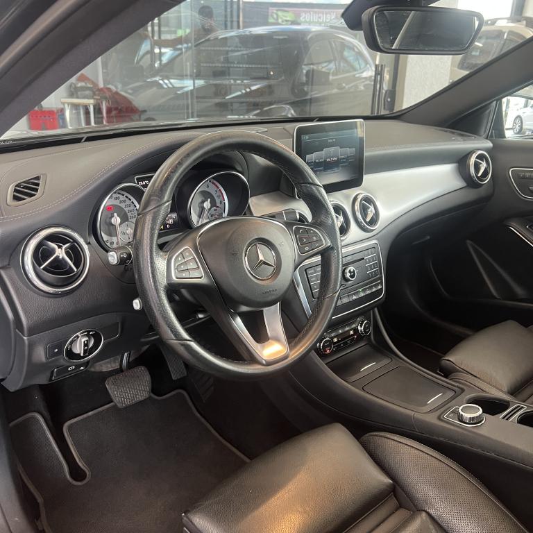MERCEDES-BENZ GLA 250 - Foto