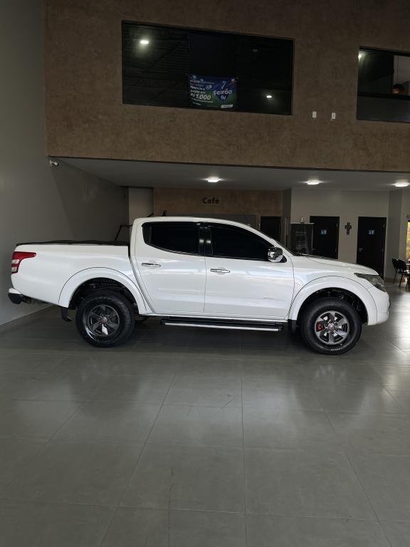 MITSUBISHI L 200 - Foto