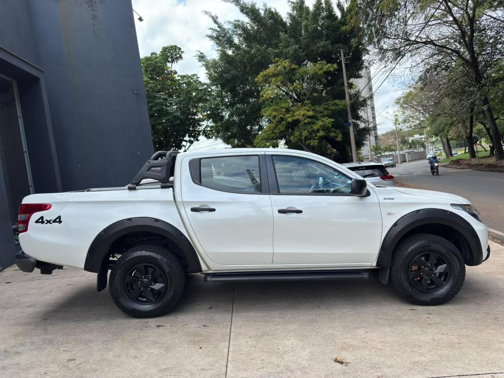 MITSUBISHI L 200 Outdoor - Foto