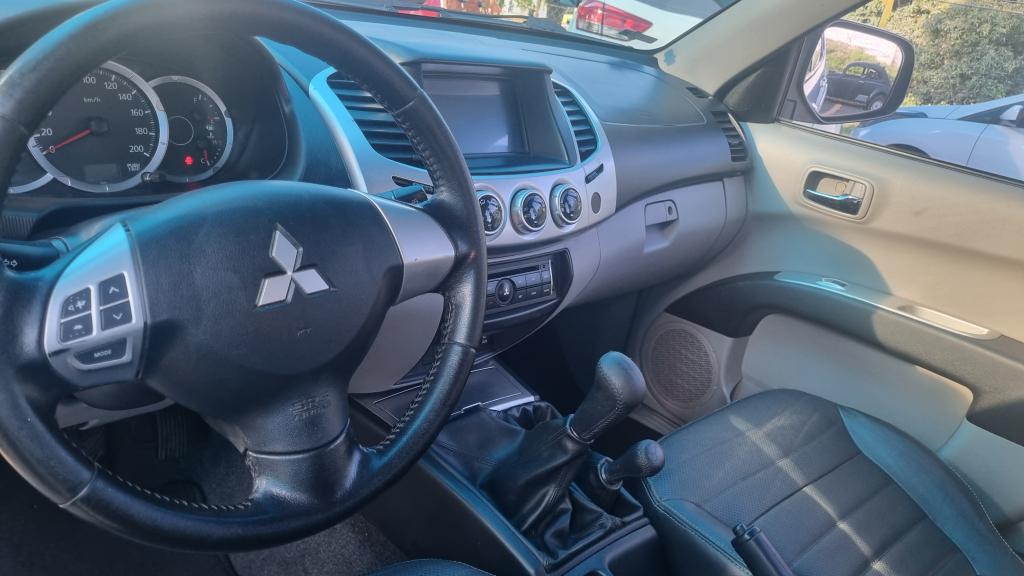 MITSUBISHI L 200 Triton - Foto