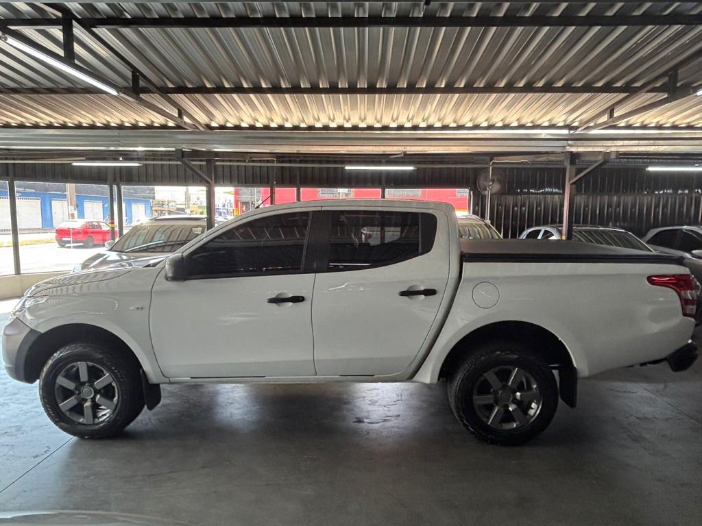 MITSUBISHI L 200 Triton - Foto