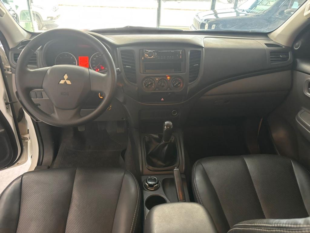 MITSUBISHI L 200 Triton - Foto