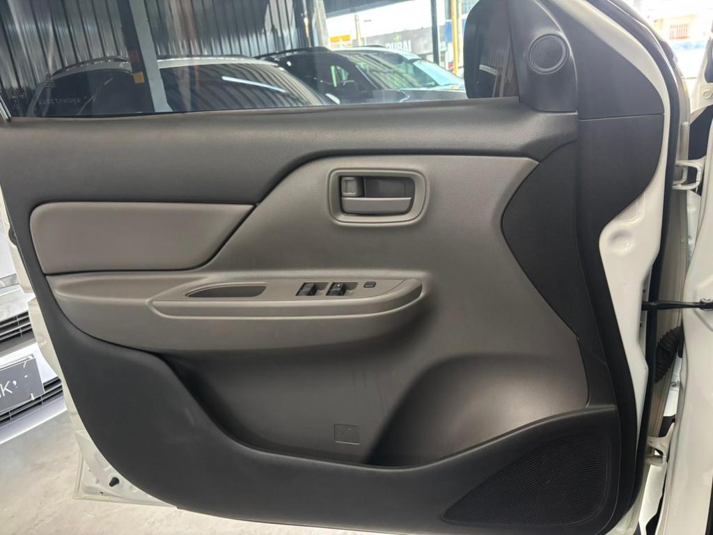 MITSUBISHI L 200 Triton - Foto