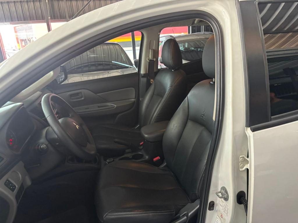 MITSUBISHI L 200 Triton - Foto