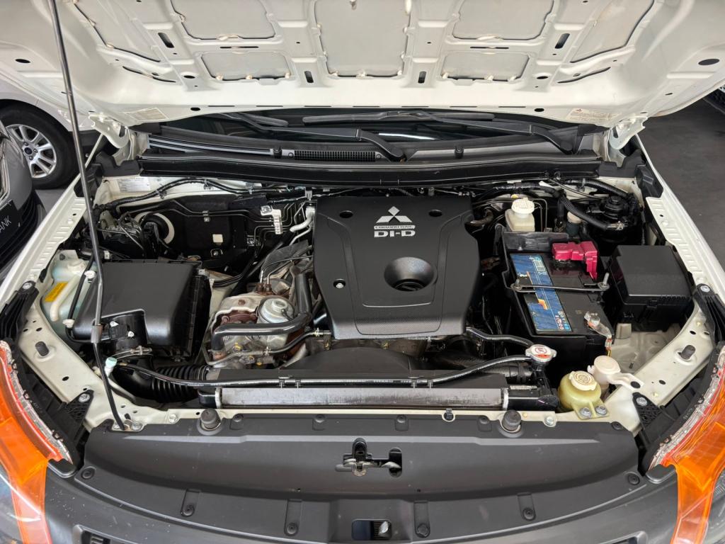 MITSUBISHI L 200 Triton - Foto