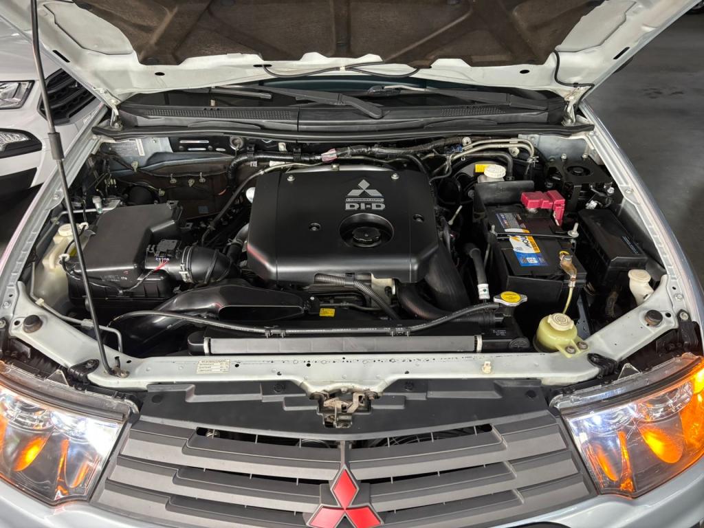 MITSUBISHI L 200 Triton - Foto