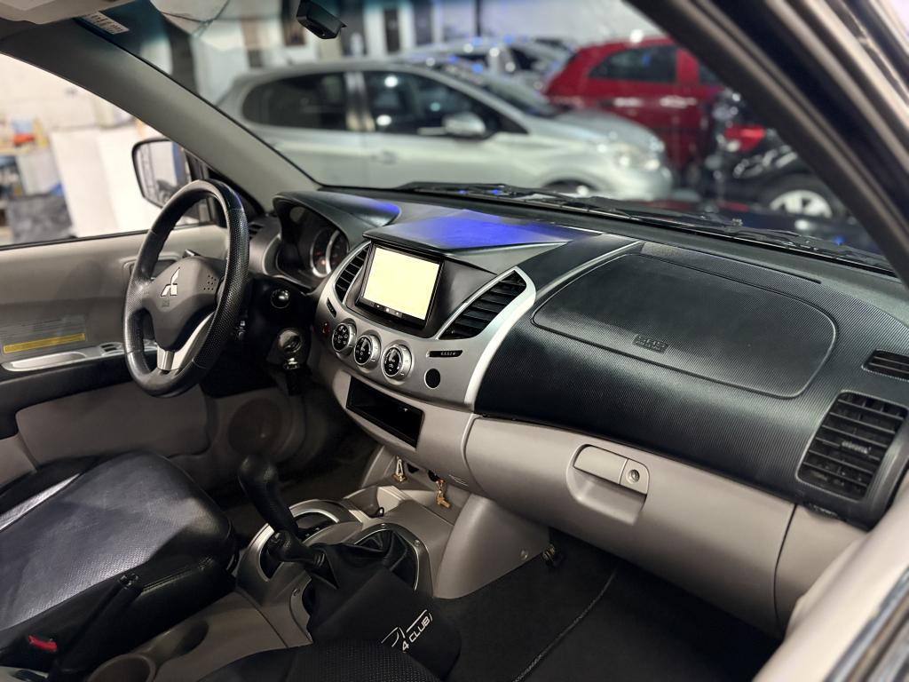 MITSUBISHI L 200 Triton - Foto