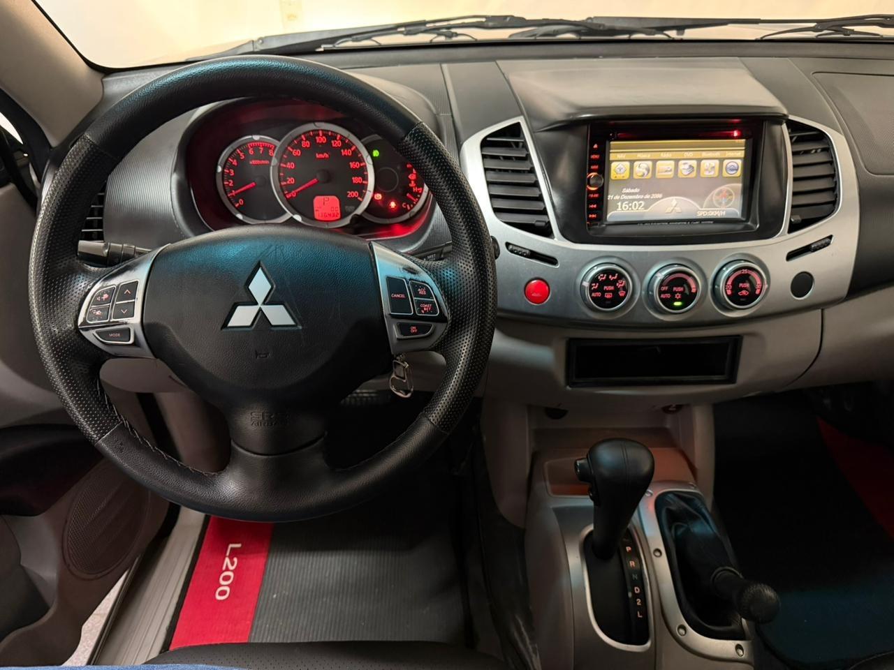 MITSUBISHI L 200 Triton - Foto