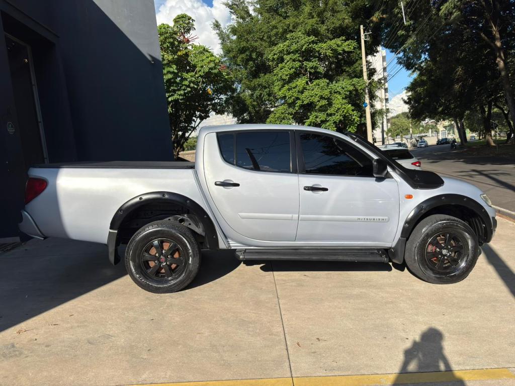 MITSUBISHI L 200 Triton - Foto