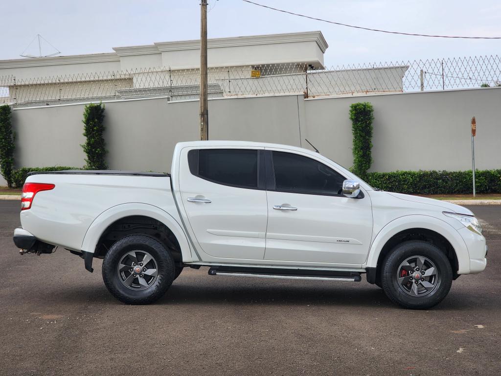 MITSUBISHI L 200 Triton - Foto