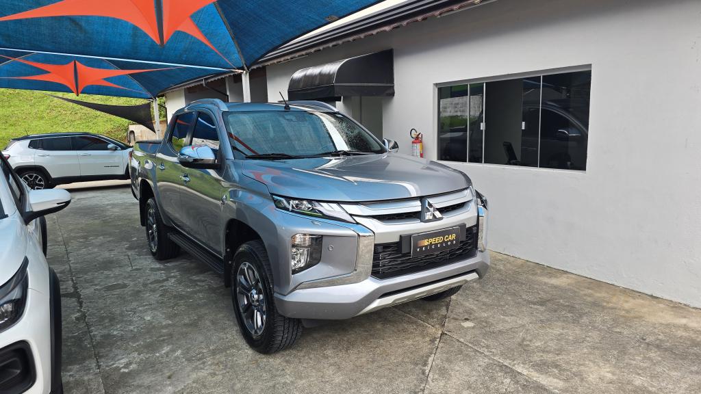 MITSUBISHI L 200 Triton