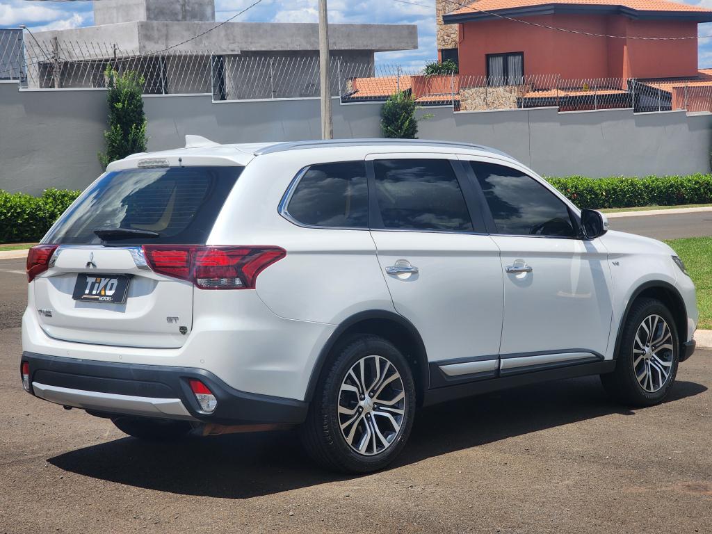 MITSUBISHI Outlander - Foto