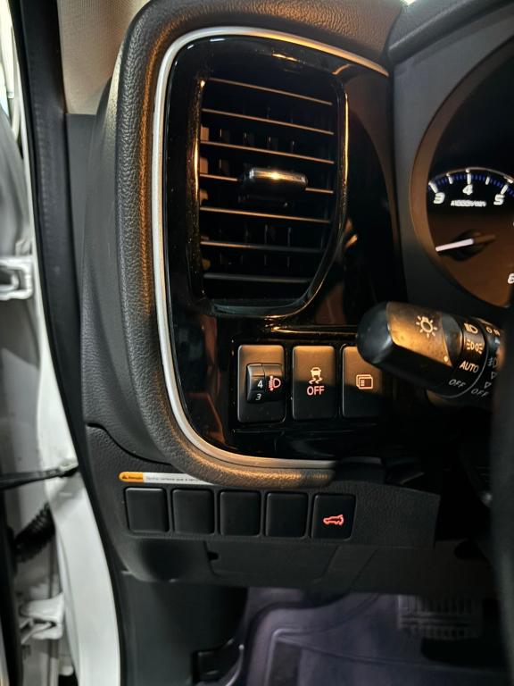 MITSUBISHI Outlander - Foto