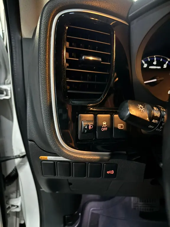 MITSUBISHI Outlander - Foto