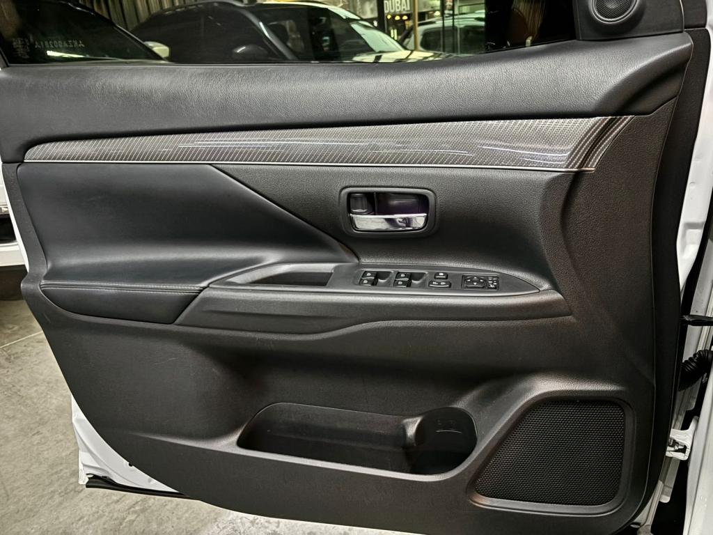 MITSUBISHI Outlander - Foto