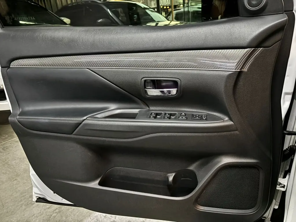 MITSUBISHI Outlander - Foto