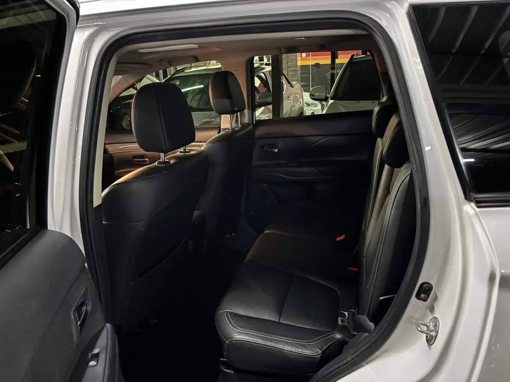 MITSUBISHI Outlander - Foto