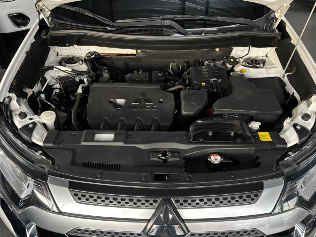 MITSUBISHI Outlander - Foto