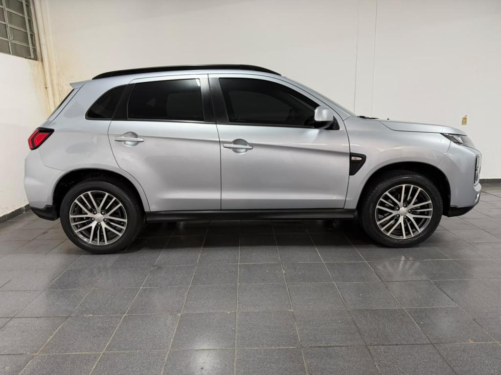MITSUBISHI Outlander Sport - Foto