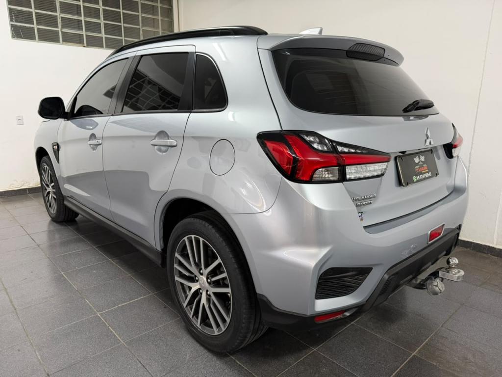 MITSUBISHI Outlander Sport - Foto
