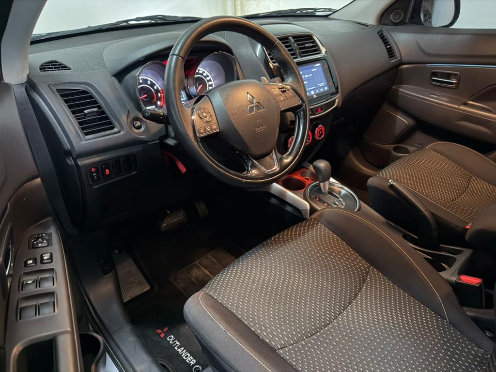 MITSUBISHI Outlander Sport - Foto