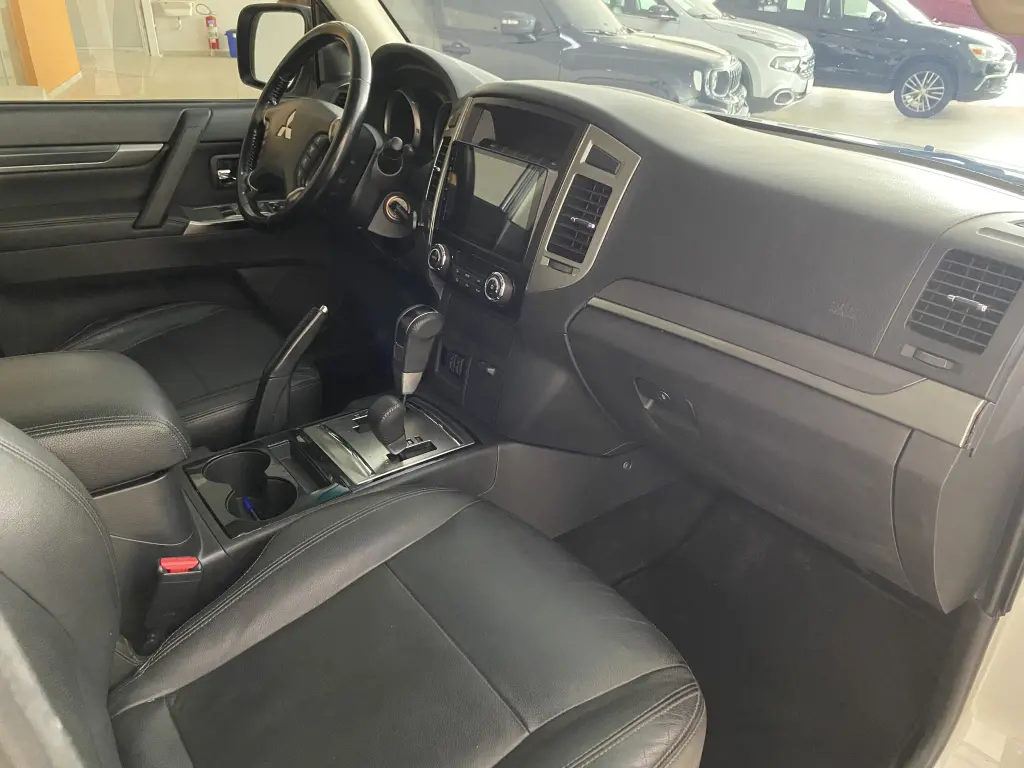 MITSUBISHI Pajero Full - Miniatura