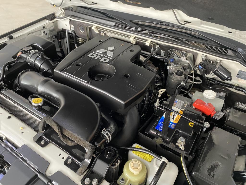 MITSUBISHI Pajero Full - Foto