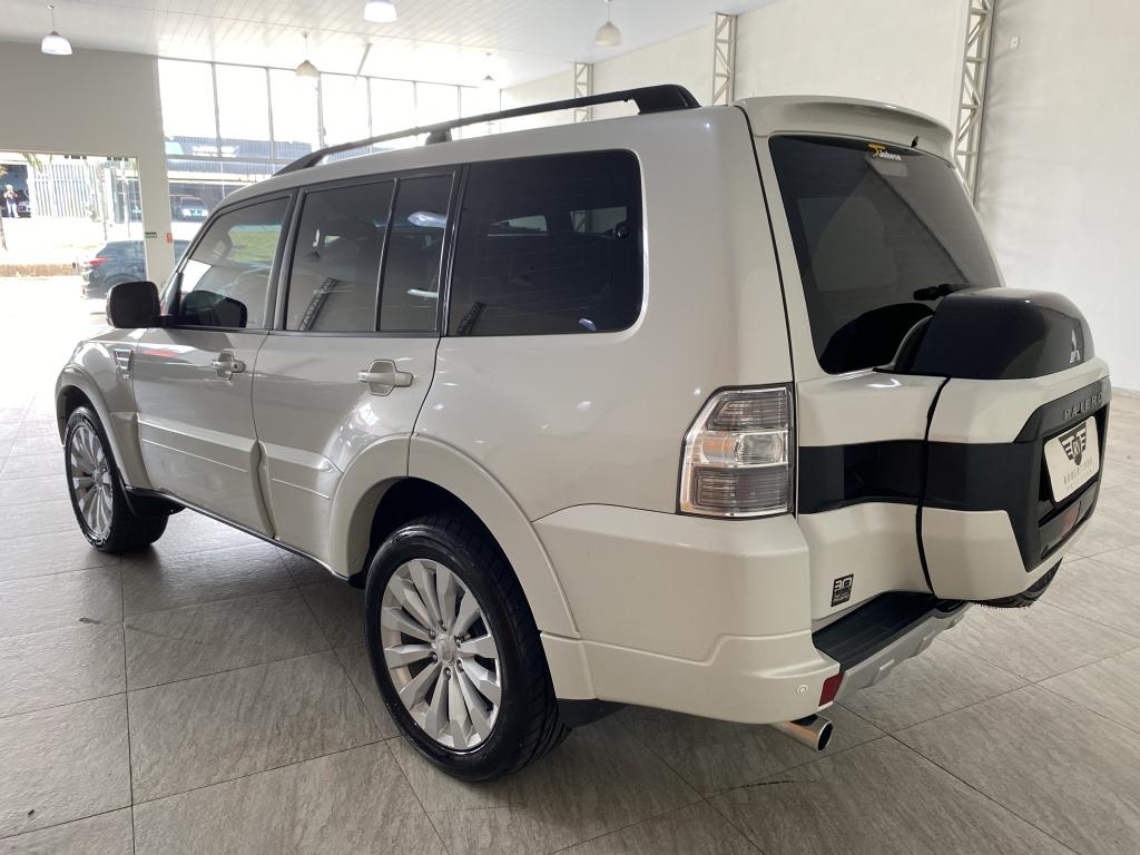 MITSUBISHI Pajero Full - Foto