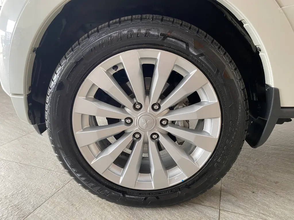 MITSUBISHI Pajero Full - Miniatura