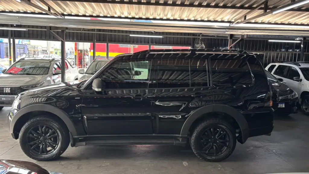 MITSUBISHI Pajero Full - Foto