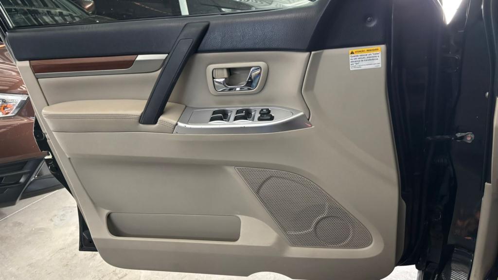 MITSUBISHI Pajero Full - Foto