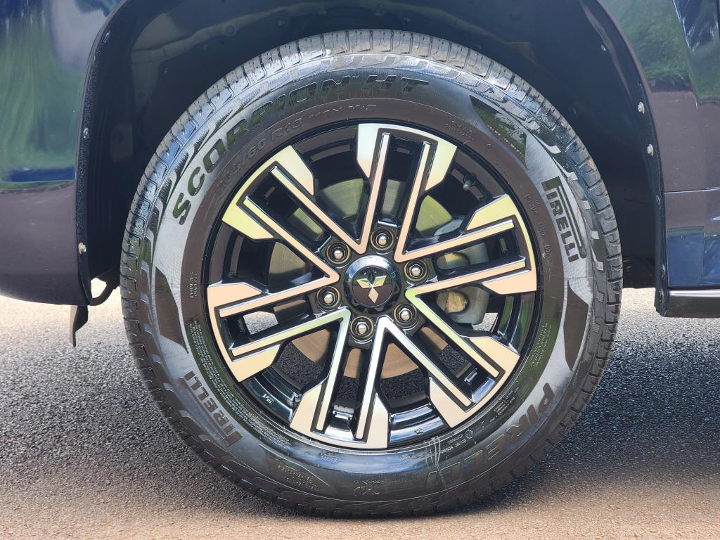 MITSUBISHI Pajero Sport - Foto