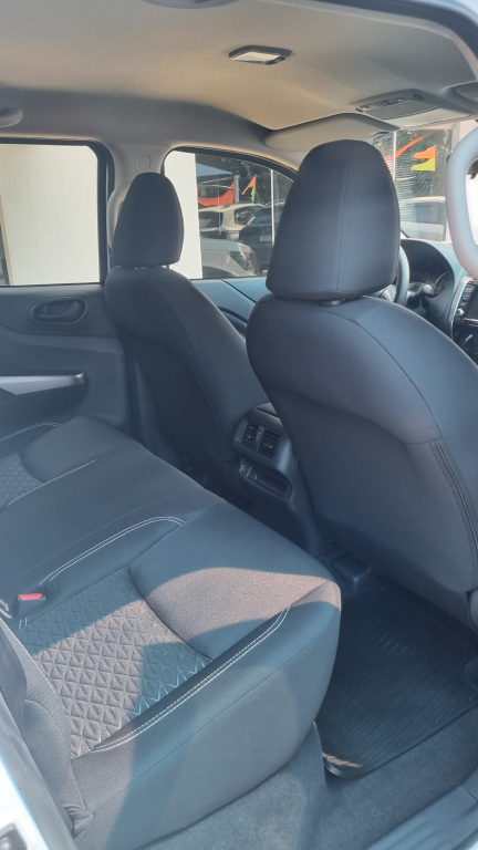 NISSAN Frontier - Foto