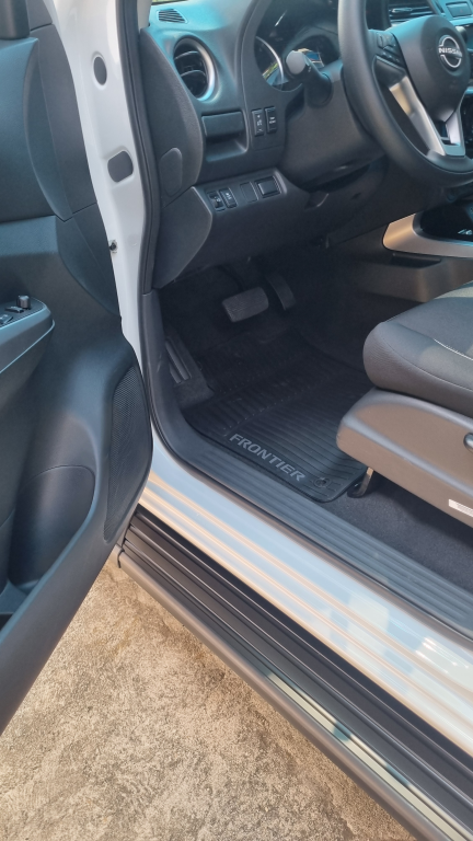 NISSAN Frontier - Foto