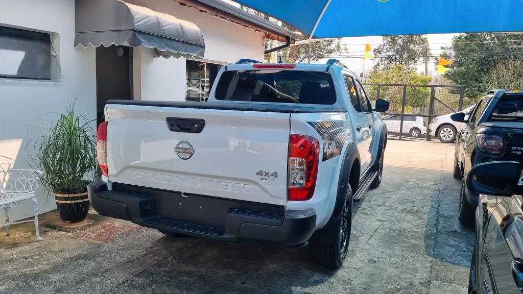 NISSAN Frontier - Foto
