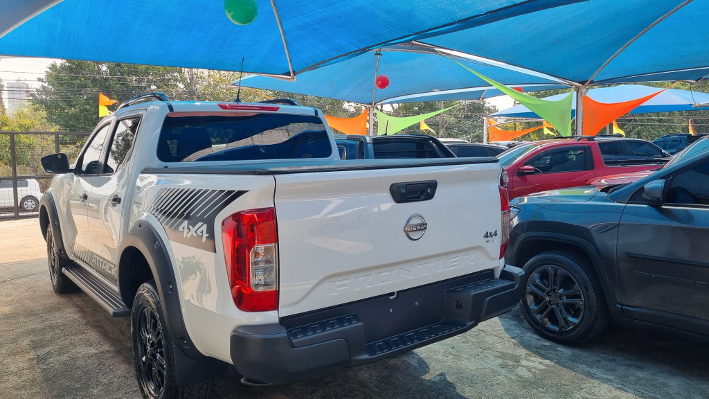 NISSAN Frontier - Foto