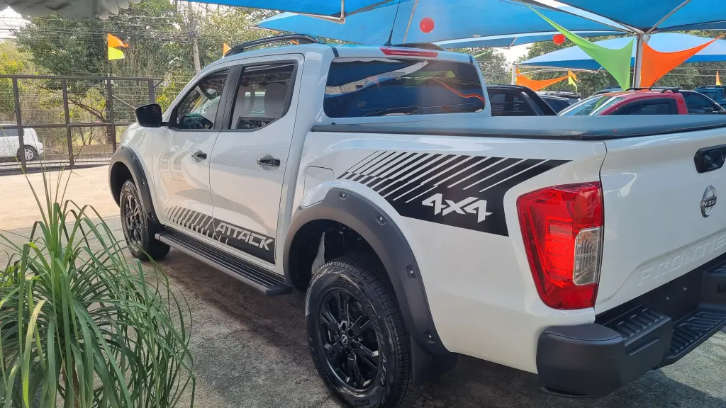 NISSAN Frontier - Foto