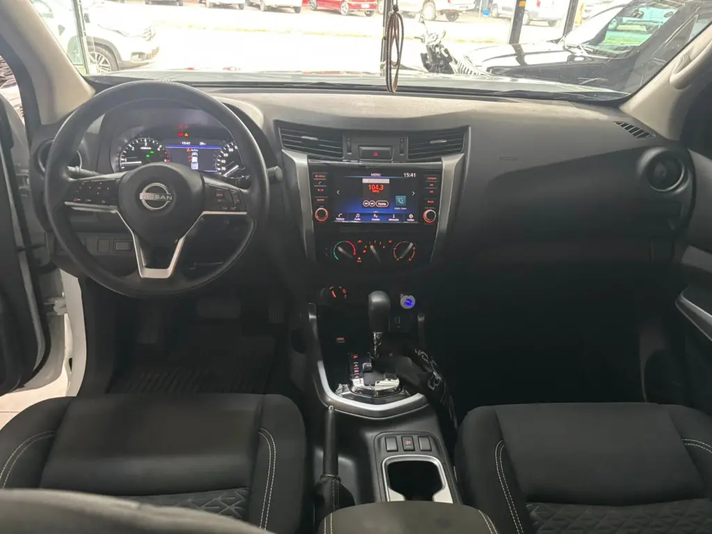 NISSAN Frontier - Foto