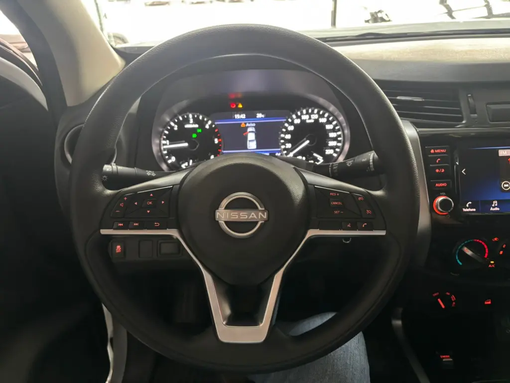 NISSAN Frontier - Foto