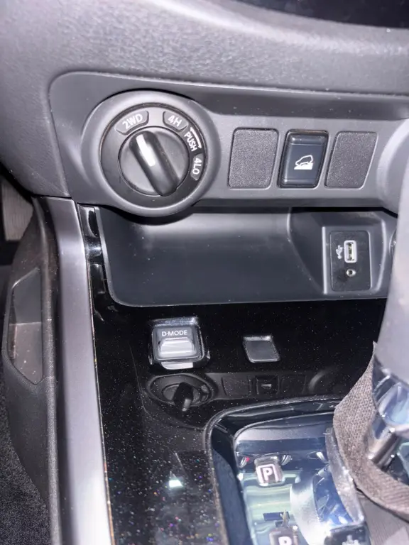 NISSAN Frontier - Foto