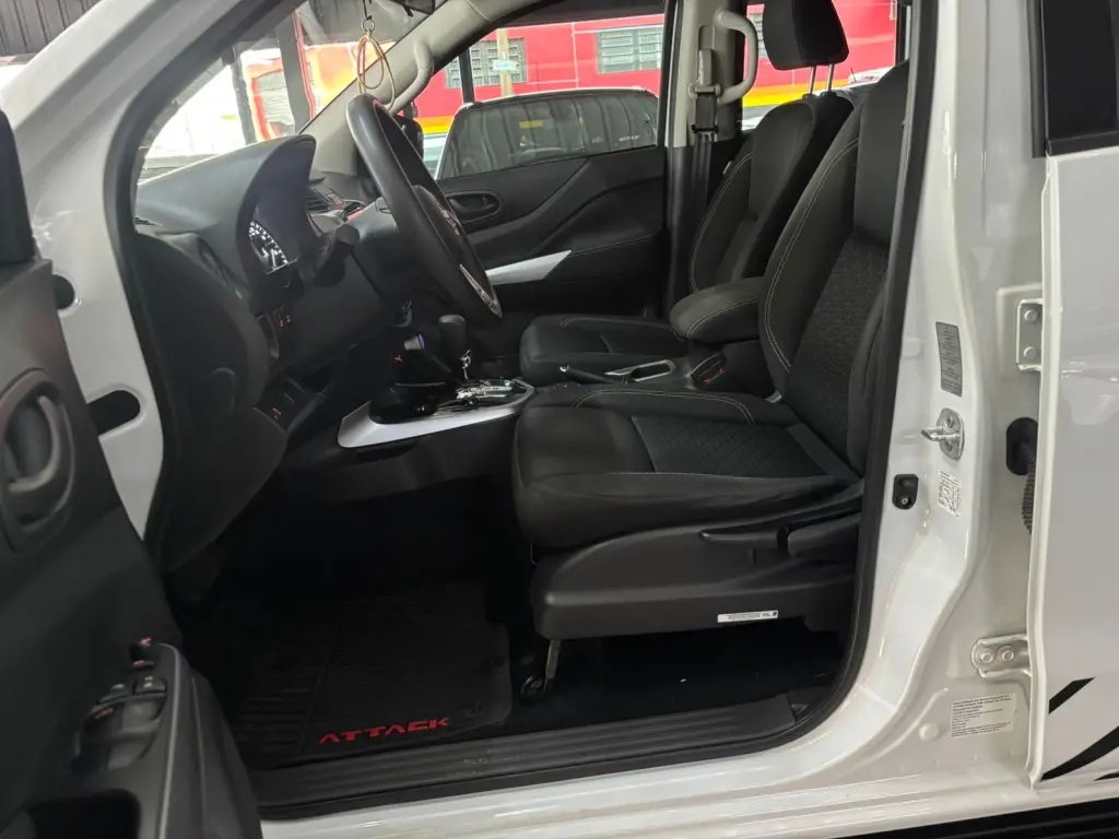 NISSAN Frontier - Foto